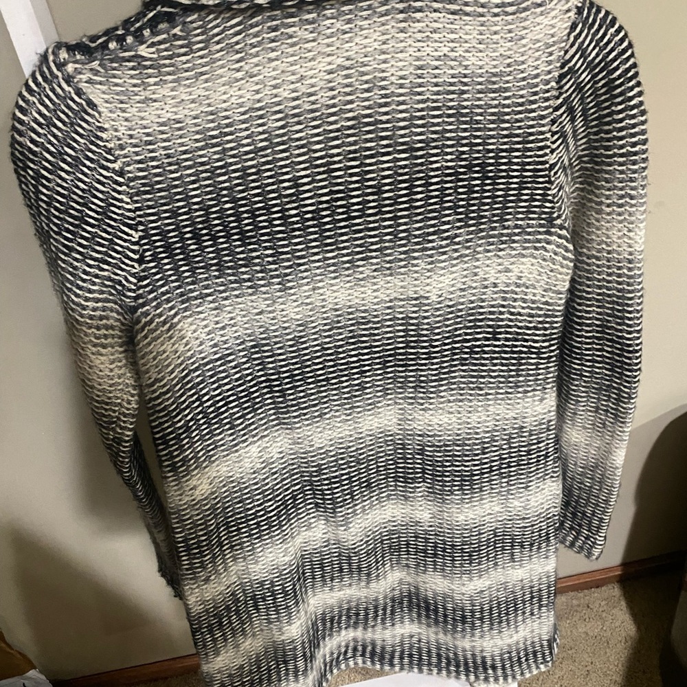 Lucky Brand Black and White cardigan- size Xsmall-91 - Picture 7 of 8